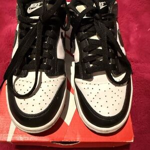 Nike Black and White Low Top Sneakers